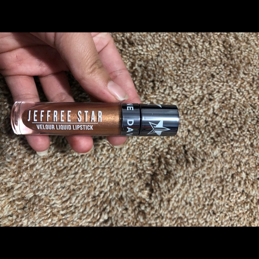 jsc x shane dawson lipstick in "i gotta go"